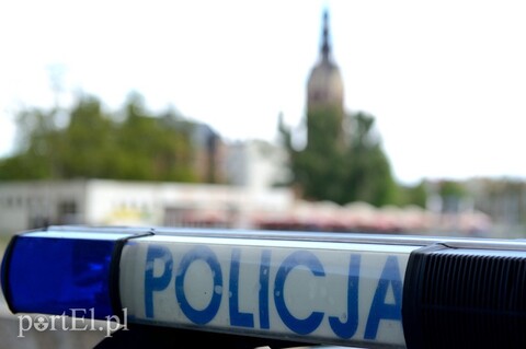 Twierdziła, że w mieszkaniu pękła rura… wypłynęło 2 tys. zł