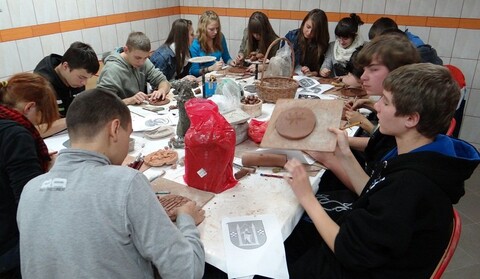 Ruchome obrazy i ceramiczne herby
