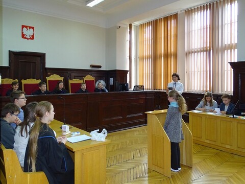Uczniowie SP 12 poznali tajniki pracy prawnika