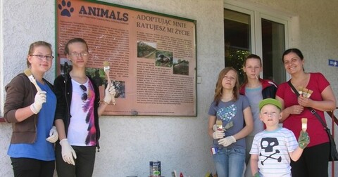Uczniowie z Gimnazjum nr 7 pomagali schronisku