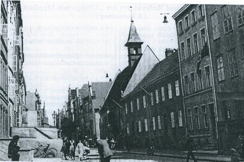 Dawno temu w Elblągu... krowa rozbiła szybę wystawową