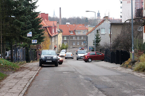 Kładą nową nawierzchnię na Piechoty i Kochanowskiego