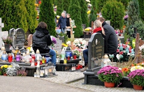 Uroczystości na cmentarzach