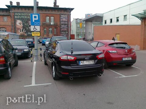 Urzędnicy: samochód stanął w tym miejscu, bo mógł