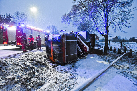 Uwaga ślisko! Trzy wypadki w ciągu kilku godzin (aktualizacja) 