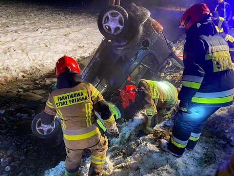 Vw polo dachował do rowu z wodą, zginęła 22-latka (aktualizacja) 