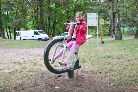 Nowy plac zabaw w Parku Modrzewie