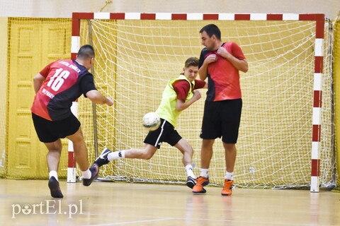 W Tolkmicku grają w futsal i pomagają