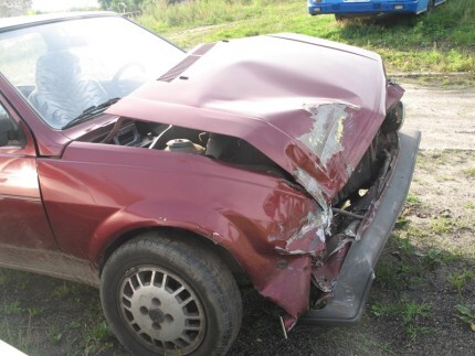 Volkswagen zderzył się z szynobusem