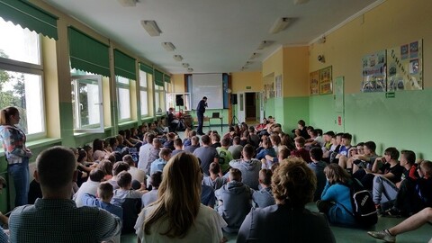 Wakacyjna prewencja - policjanci o cyberprzemocy