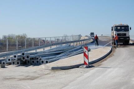 Wiadukt na Akacjową w czerwcu