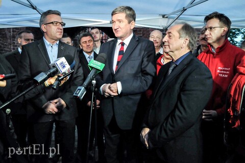 Poparcie nadciągnęło z lewej strony