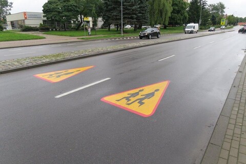 Widzisz ten znak? Zwolnij!