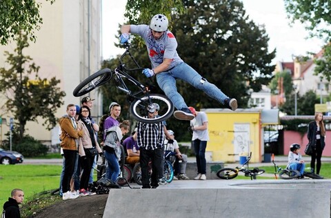 Wielkie zawody w małym skateparku