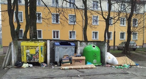 Wiosennie, spacerowo, śmieciowo…