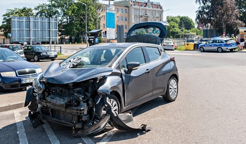 Wjechał na czerwonym i spowodował kolizję