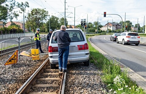 Wjechał na tory i zablokował ruch tramwajów