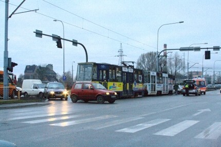 Wjechał pod tramwaj