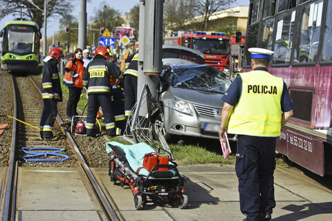 Wjechał toyotą pod tramwaj