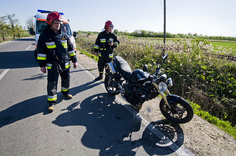 Wypadek motocyklisty. Mężczyzna trafił do szpitala