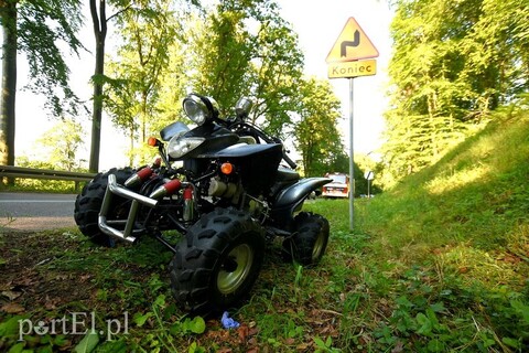 Wypadek quada na drodze do Kadyn, kierowca był nietrzeźwy