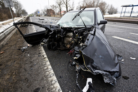 Wypadek w Kazimierzowie, kierowca ciężarówki nie żyje