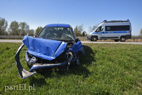 Wyprzedzała na podwójnej ciągłej i uderzyła w barierki