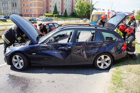 Wywrotką wjechał w bmw