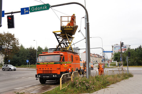 Wywrotka zerwała trakcję elektryczną
