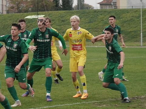 Zabrakło niewiele. Olimpia II przegrała z liderem