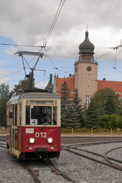 Zabytkowy – czerwony – poruszony