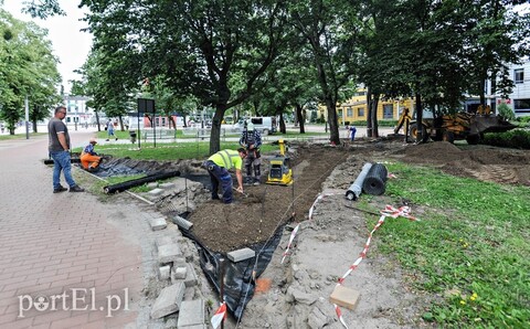 Zaczęli od chodnika, skończą na węźle