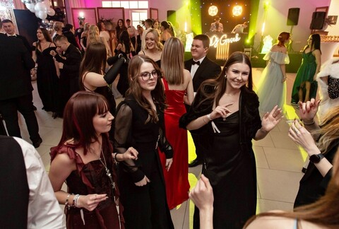 Zaczynamy studniówki! Tak bawili się uczniowie Zespołu Szkół Gospodarczych