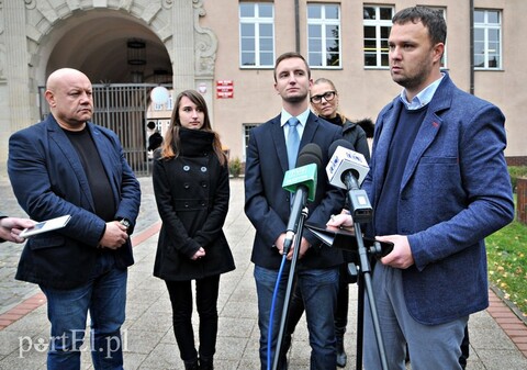 Ośmiu z Elbląga, czyli walka o głosy i Urząd Marszałkowski