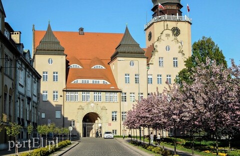 Miejscy urzędnicy pracują dwie godziny krócej