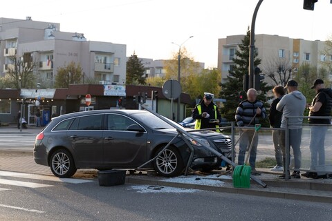 Zawracał na Ogólnej, uderzył w barierki