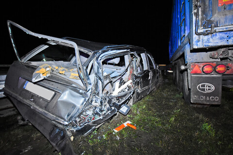 Zderzenie ciężarówki z mercedesem na trasie S7