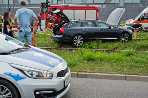 Zderzenie citroena z volvo na ul. Węgrowskiej