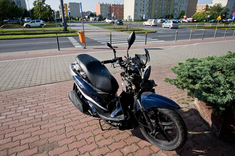 Zderzenie motocyklisty z audi na ul. Płk. Dąbka