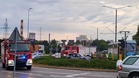 Zderzenie z tramwajem na rondzie