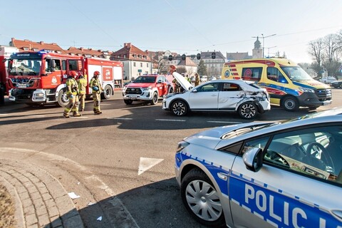 Zderzyli się z wozem strażackim. Utrudnienia na skrzyżowaniu (aktualizacja) 