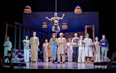 Za symboliczną złotówkę do teatru