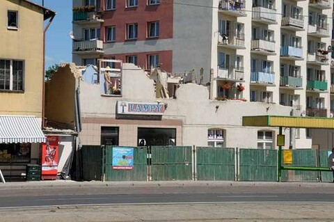 Znikają kolejne budynki