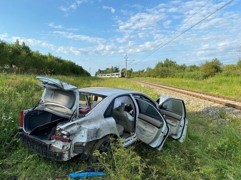 Zderzenie osobówki z pociągiem