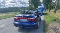 Jechał autem... i spadło na niego drzewo