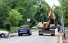 Kierowcy: jazda między koparkami i wymuszanie pierwszeństwa na Saperów