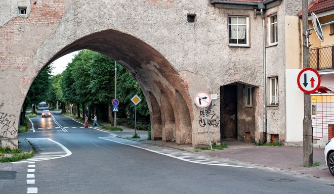 Zwęzili przejazd już na stałe
