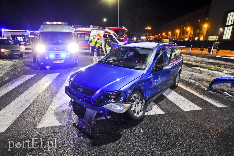 Zderzenie opla z audi na skrzyżowaniu ulic Niskiej i Nowej