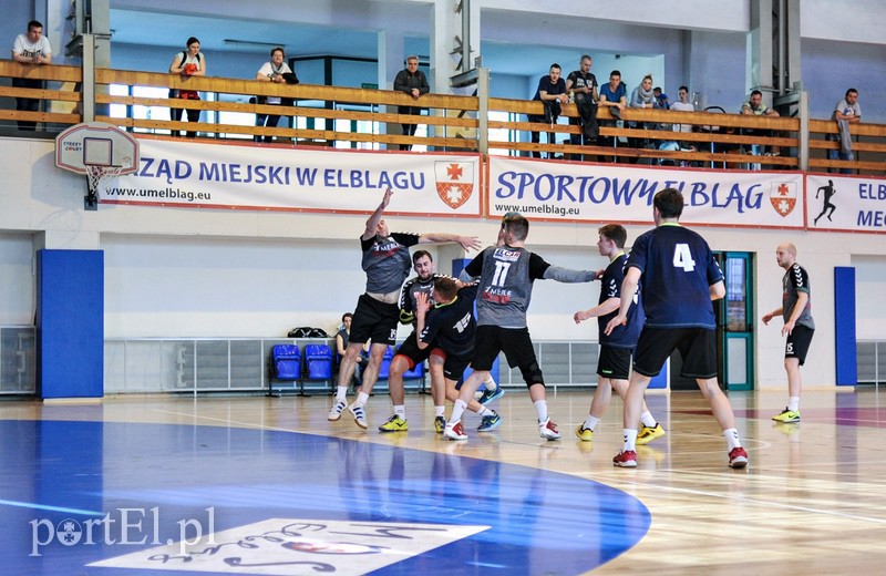 Meblarze II rozgromili rywala