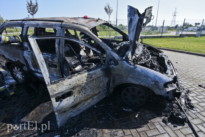 Na Żuławskiej spłonął chevrolet